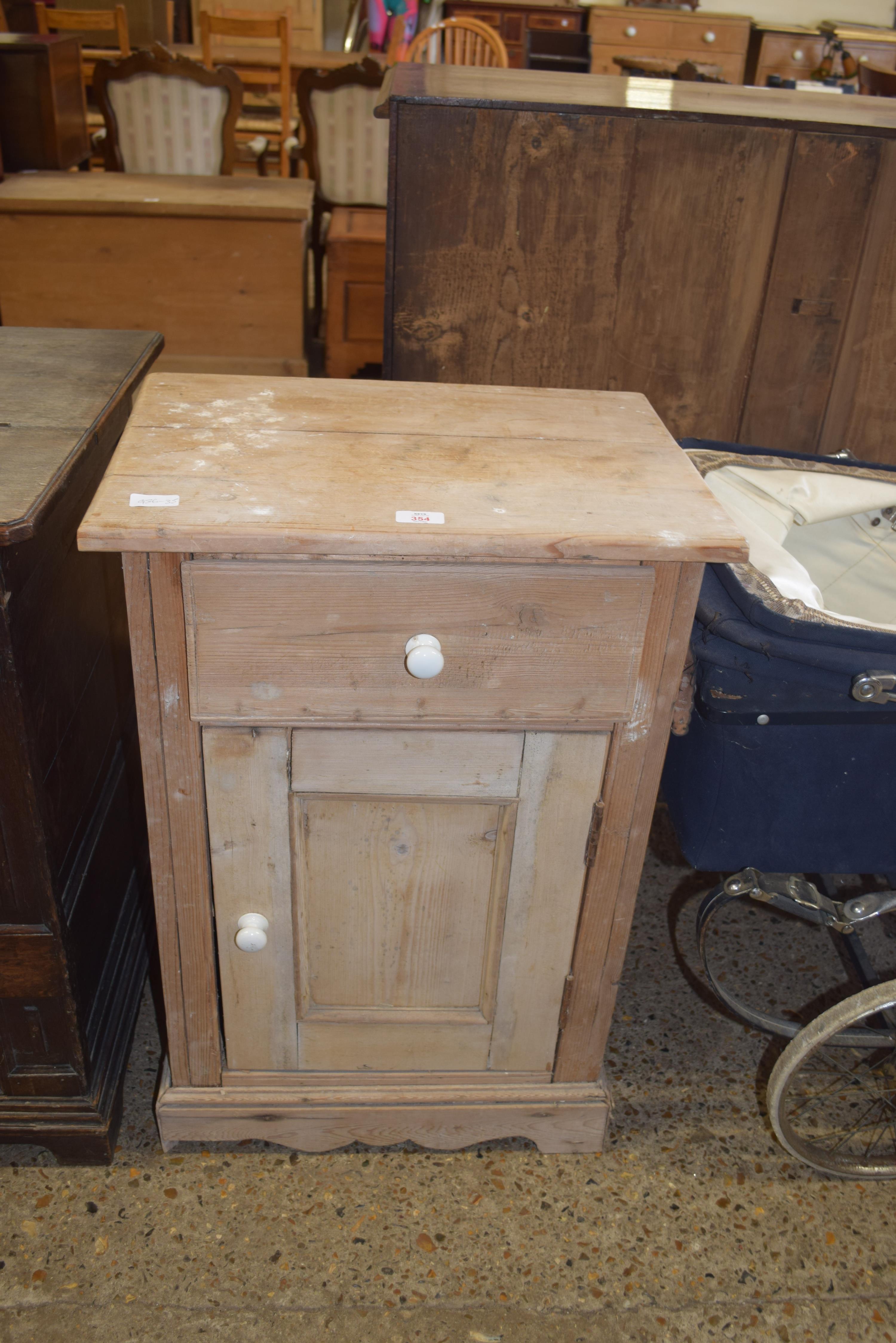 PINE BEDSIDE CABINET WITH SINGLE DOOR AND SINGLE DRAWER FITTED WITH PORCELAIN KNOB HANDLES, 53CM