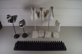 MIXED LOT COMPRISING MODERN PAINTED MODELS OF BIRDS AND PAINTED WOODEN STANDS