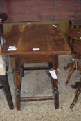 OAK RECTANGULAR TOPPED OCCASIONAL TABLE ON A TURNED FRAME, 51CM WIDE