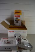 KODAK EASYSHARE DIGITAL CAMERA AND ACCOMPANYING PRINTER STATION