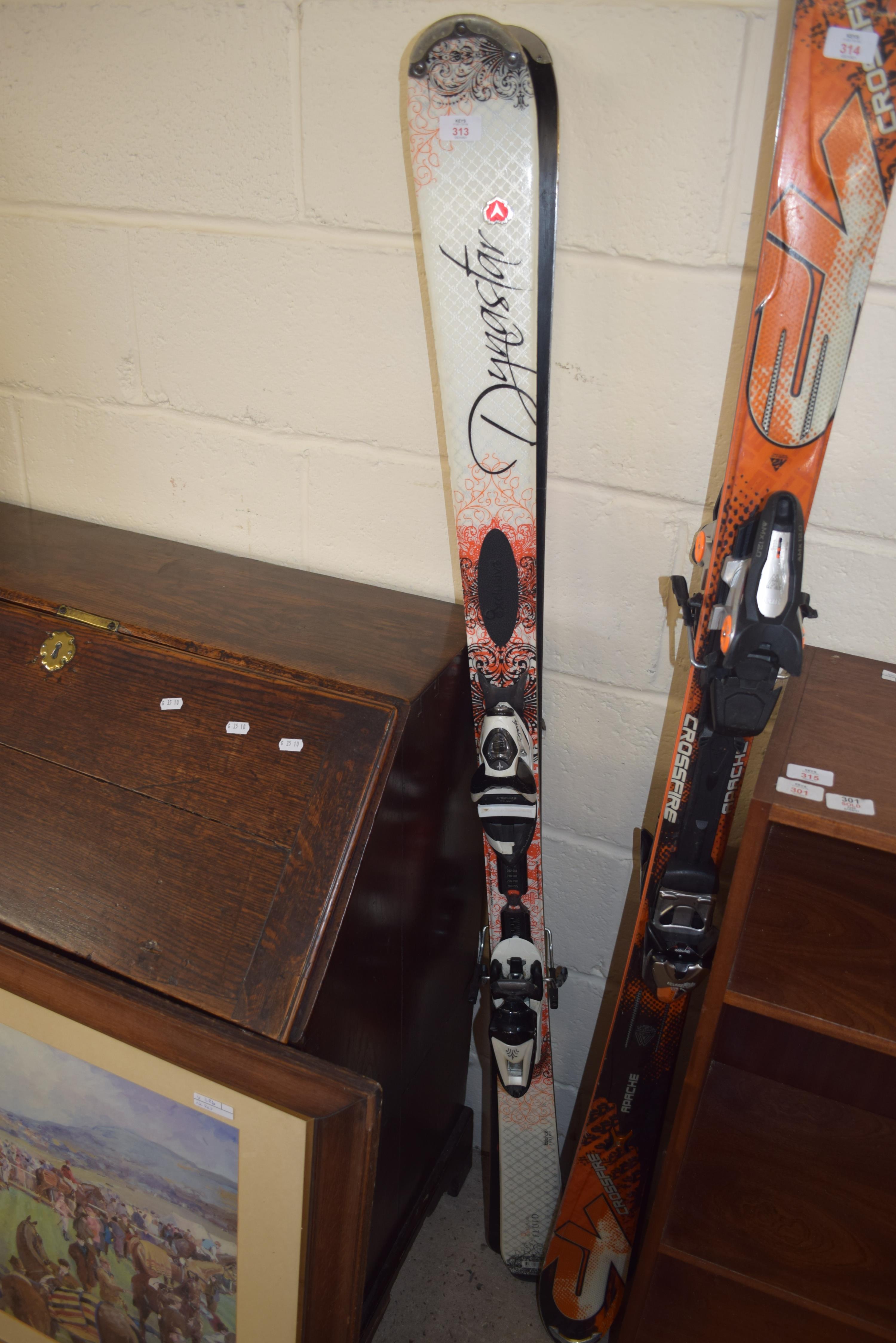 PAIR OF DYNASTAR SKIS