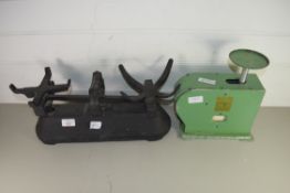 VINTAGE KITWAY KITCHEN SCALES PLUS FURTHER VINTAGE IRON BALANCE SCALES (LACKING PANS)