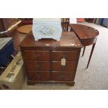 MODERN MAHOGANY VENEERED ENTERTAINMENT CABINET FORMED AS A CHEST OF DRAWERS, 77CM WIDE