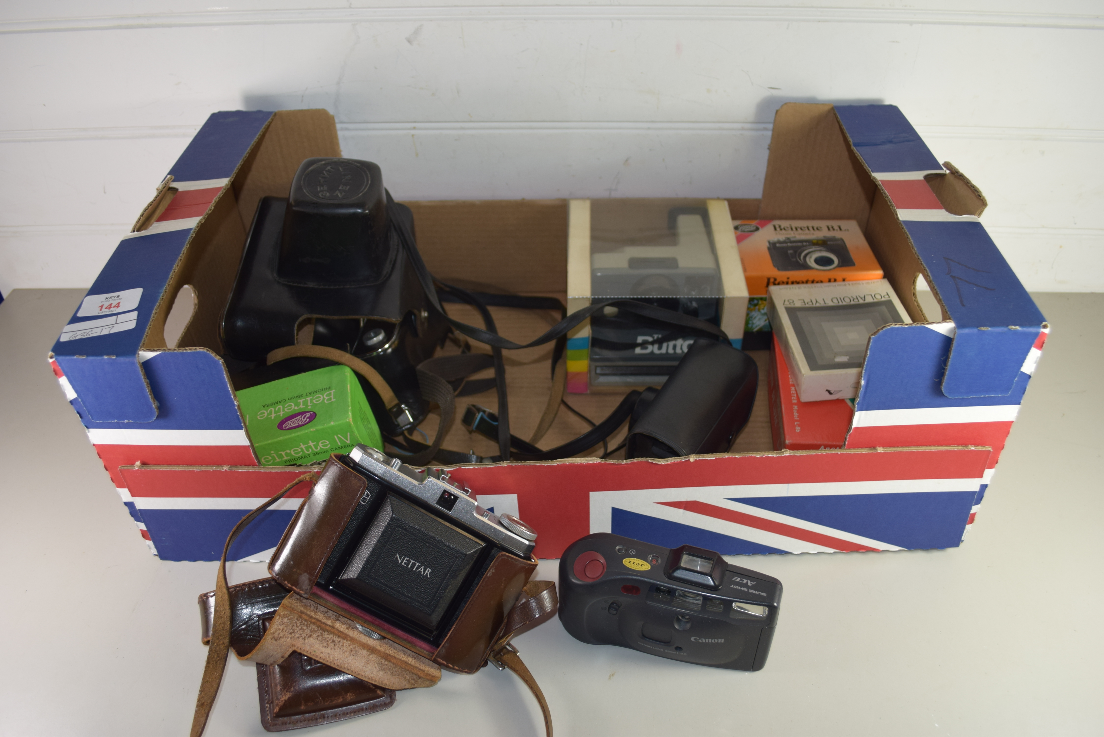 BOX OF MIXED CAMERAS TO INCLUDE ZEISS IKON AND OTHERS