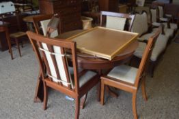 MODERN HARDWOOD EXTENDING DINING TABLE AND FOUR ACCOMPANYING CHAIRS, TABLE 109CM DIAM