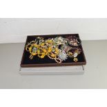 TWO TRAYS VARIOUS COSTUME JEWELLERY TO INCLUDE RANGE OF RINGS, NECKLACES ETC