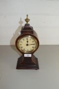 EARLY 20TH CENTURY GERMAN MANTEL CLOCK SET IN A MAHOGANY BALLOON SHAPED CASE WITH BRASS FINIAL