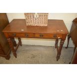 VICTORIAN MAHOGANY TWO DRAWER SIDE TABLE ON TURNED LEGS, 107CM WIDE