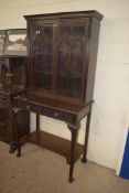 EDWARDIAN MAHOGANY SIDE CABINET WITH GLAZED TOP SECTION OVER A BASE WITH TWO DRAWERS AND A SHELF,