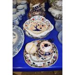 MIXED LOT: 19TH CENTURY DINNER WARES TO INCLUDE DERBY