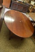 20TH CENTURY MAHOGANY DROP LEAF OVAL COFFEE TABLE, 142CM WIDE