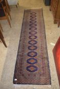 MODERN WOOL FLOOR RUNNER DECORATED WITH CENTRAL MEDALLIONS ON A BLUE BACKGROUND, 250CM LONG