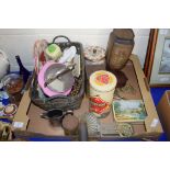 BOX VARIOUS MIXED ITEMS TO INCLUDE DRESSING TABLE BRUSHES, VINTAGE TINS, HORSE BRASSES ETC