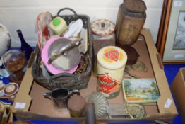 BOX VARIOUS MIXED ITEMS TO INCLUDE DRESSING TABLE BRUSHES, VINTAGE TINS, HORSE BRASSES ETC