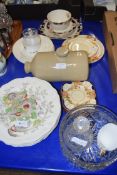 MIXED LOT: CERAMICS TO INCLUDE WOODS MONTROSE PATTERN TEA WARES, JOHNSON BROS VICTORIAN PATTERN