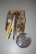 BOX VARIOUS MIXED ITEMS TO INCLUDE DECANTER STOPPERS, NOVELTY SPOONS, GLOVE STRETCHERS ETC