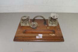 LATE 19TH/EARLY 20TH CENTURY OAK DESK STAND FITTED WITH TWO CLEAR GLASS INK BOTTLES