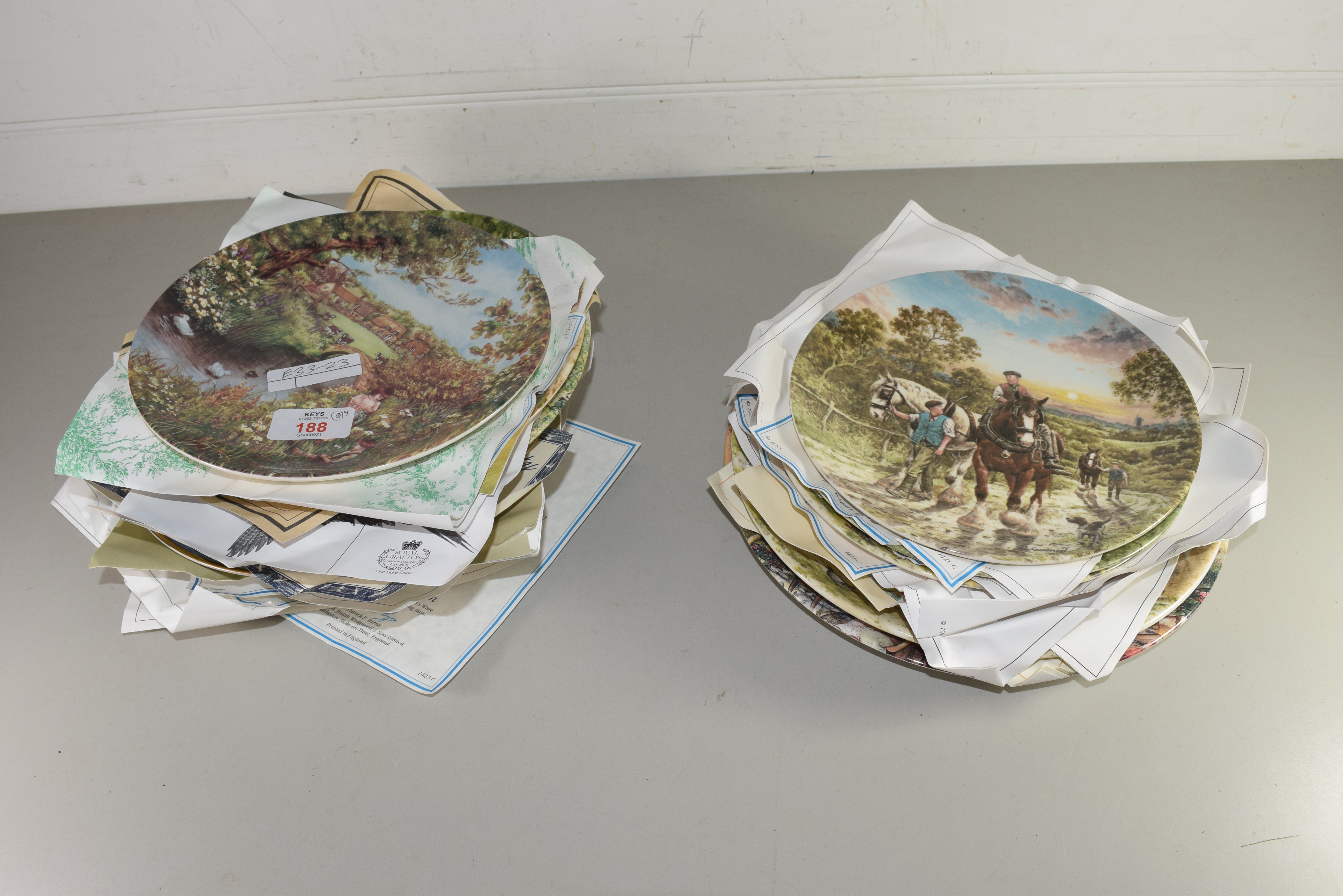 QTY OF MIXED MODERN COLLECTORS PLATES