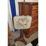 19TH CENTURY MAHOGANY POLE SCREEN DECORATED WITH A TAPESTRY PANEL, 143CM HIGH