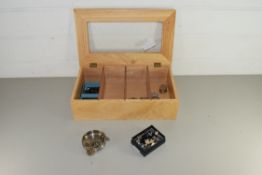 BOX OF COSTUME JEWELLERY TO INCLUDE SMALL MICRO-MOSAIC BROOCHES AND FURTHER MICRO-MOSAIC TOPPED