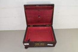 19TH CENTURY ROSEWOOD AND BRASS INLAID BOX OF HINGED RECTANGULAR FORM, 26.5CM WIDE (A/F)