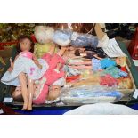 BOX CONTAINING MIXED VINTAGE DOLLS