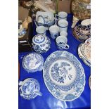 MIXED LOT: BLUE AND WHITE TABLE WARES