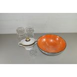 MIXED LOT: ROYAL DOULTON HARLOW PATTERN SUGAR BASIN TOGETHER WITH A CROWN DUCAL LUSTRE FINISH