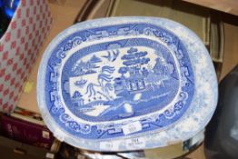 19TH CENTURY ASIATIC PHEASANT MEAT PLATE, TOGETHER WITH A WEDGWOOD WILLOW PATTERN MEAT PLATE (2)