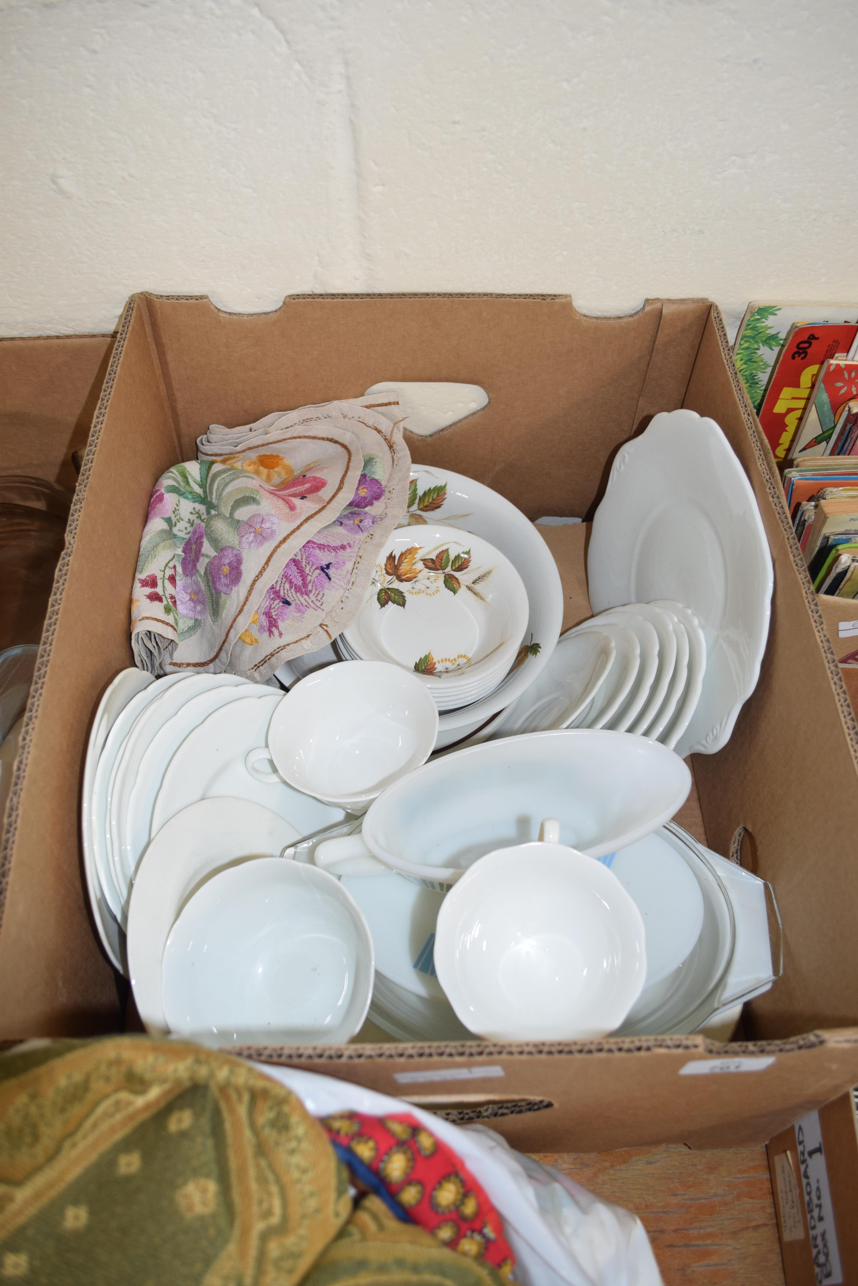 BOX OF PYREX KITCHEN WARES