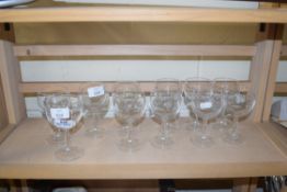 CLEAR GLASS WINE GLASSES