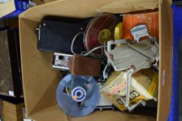 BOX OF MIXED ITEMS TO INCLUDE A BROWNIE 8 MOVIE CAMERA, FILM REELS, ETC