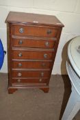 SMALL REPRODUCTION MAHOGANY SIX DRAWER CHEST, 86CM HIGH