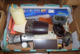 BOX OF MIXED ITEMS: POTTERY VASE, ELECTRIC CLOCK, ETC