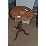 EARLY 20TH CENTURY MAHOGANY WINE TABLE, THE TOP WITH INLAID DECORATION, 60CM HIGH