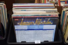 BOX OF MIXED RECORDS TO INCLUDE LEMON POPSICLE, WALT DISNEY SNOW WHITE, GEORGE FORMBY ETC