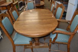 MODERN OAK DINING TABLE AND SIX ACCOMPANYING CHAIRS, TABLE 159CM WIDE