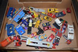 BOX OF VARIOUS TOY VEHICLES TO INCLUDE CORGI, MATCHBOX AND OTHERS