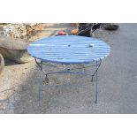 VINTAGE FOLDING GARDEN TABLE WITH METAL LEGS AND A TIMBER TOP, WIDTH APPROX 110CM