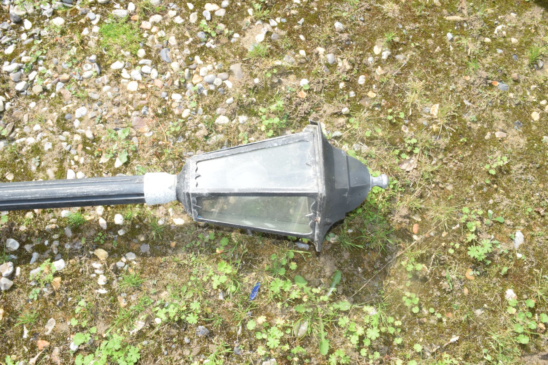 ALUMINIUM GARDEN LAMP POST AND LAMP, HEIGHT 205CM APPROX - Image 2 of 2
