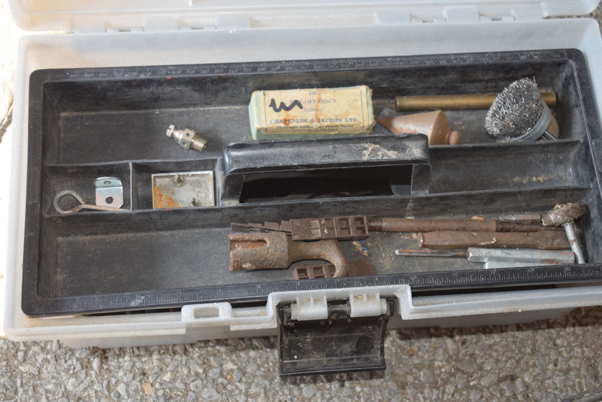 TOOLBOX CONTAINING TOOLS - Image 2 of 2