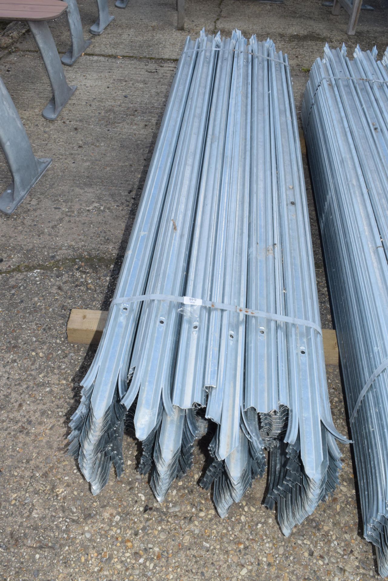 PACK OF BALUSTRADE FENCING UPRIGHTS