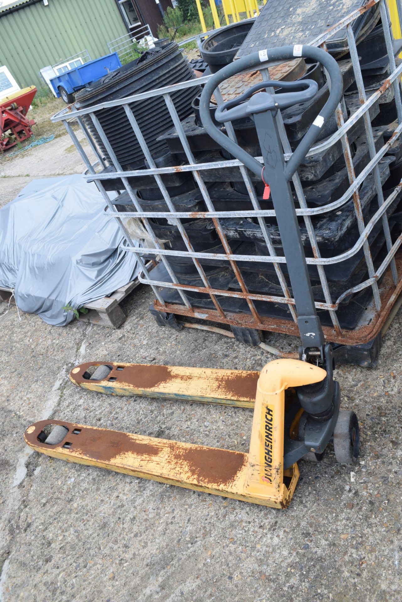 PALLET TRUCK - Image 2 of 2