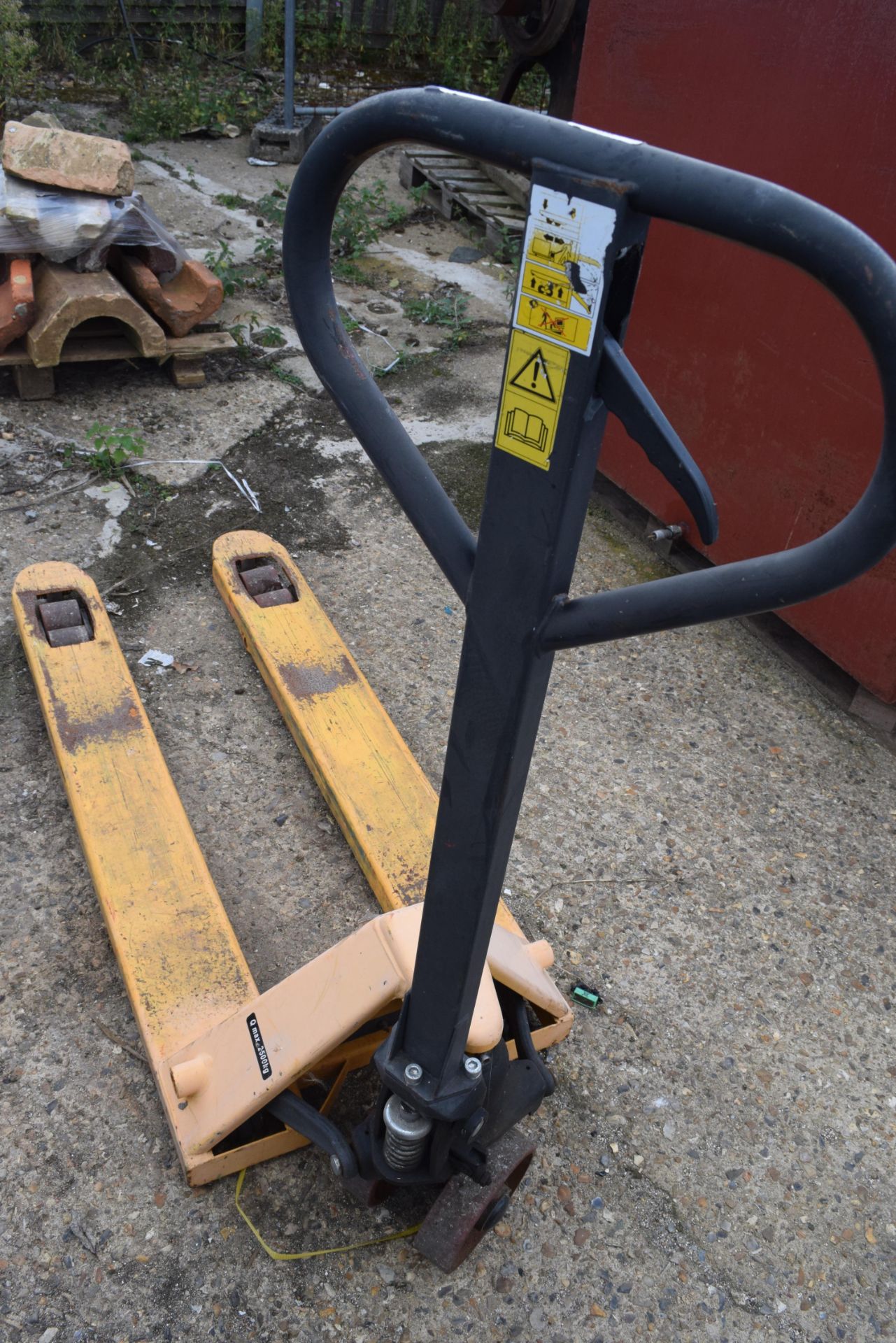 PALLET TRUCK - Image 2 of 2