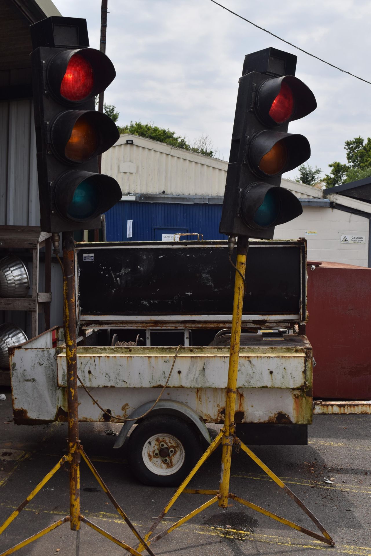 SET OF DIESEL GENERATED TRAFFIC LIGHTS - Image 2 of 8