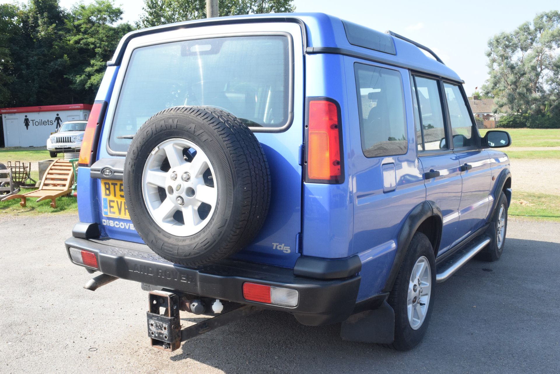 LAND ROVER DISCOVERY DIESEL 2.5TD5 GS 7-seat 5 door - Image 2 of 3