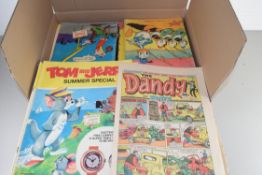 BOX OF VINTAGE COMICS: LOONEY TUNES, WALT DISNEY DUCK ALBUM, TOM & JERRY ETC