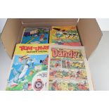 BOX OF VINTAGE COMICS: LOONEY TUNES, WALT DISNEY DUCK ALBUM, TOM & JERRY ETC