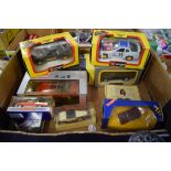 MIXED LOT OF BOXED TOY CARS TO INCLUDE BURAGO AND OTHERS