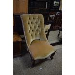 VICTORIAN MAHOGANY FRAMED AND BUTTON BACK UPHOLSTERED NURSING CHAIR WITH FRONT CABRIOLE LEGS, 93CM